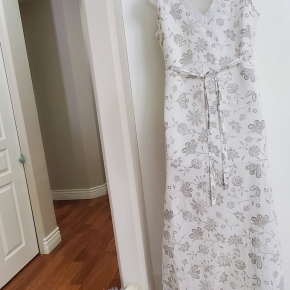 Lovely White Maxi Dress sz 8 - Picture 8 of 16